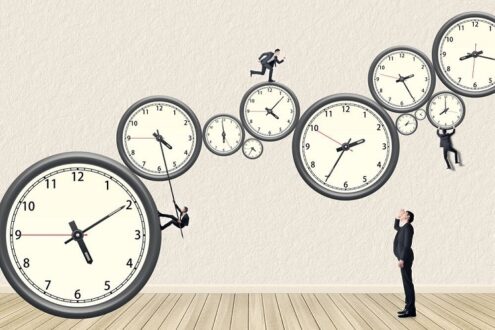 زمان چیست؟ آیا وجود دارد؟